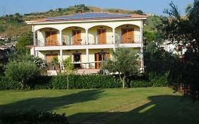 Larus Hotel